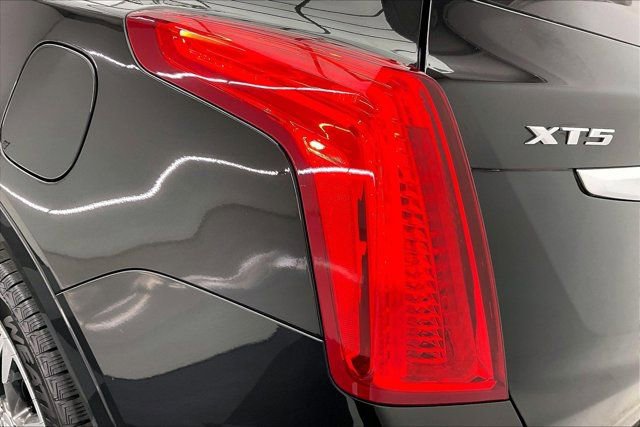 Used 2017 Cadillac XT5 Premium Luxury w/ Driver Assist Package image 28
