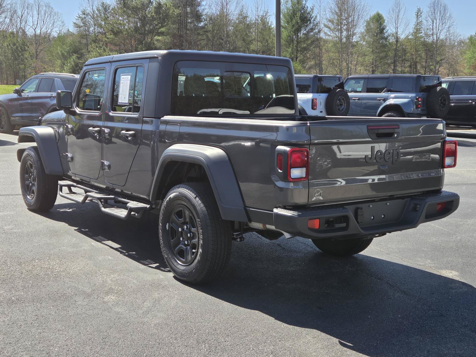 Used 2025 Jeep Gladiator Sport AWD/4WD image 5