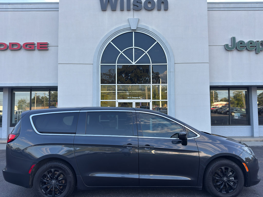 Used 2019 Chrysler Pacifica L image 1