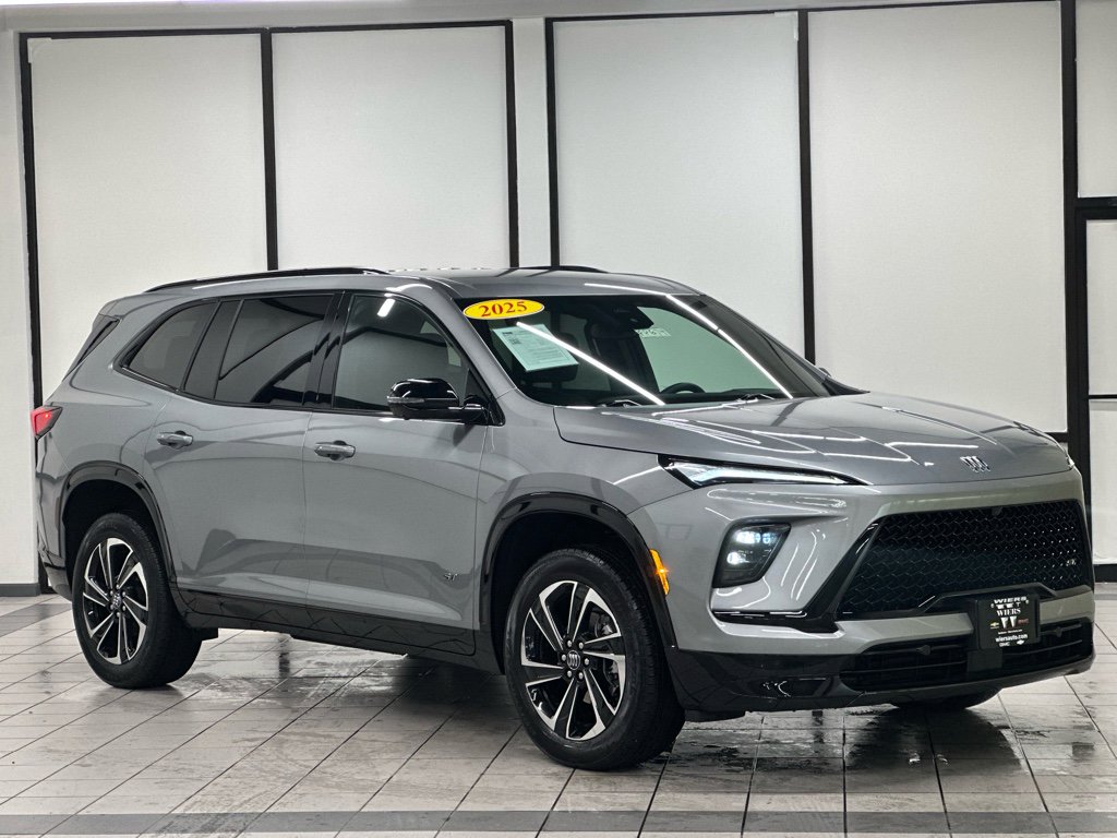 Used 2025 Buick Enclave Sport Touring image 1