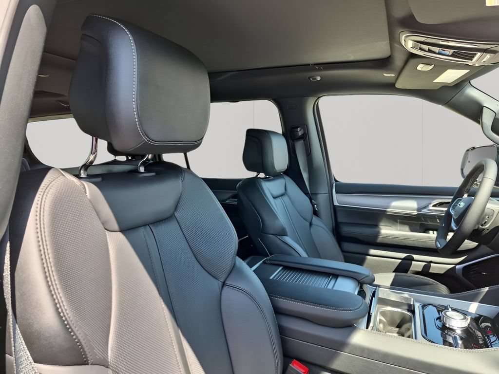 New 2026 Jeep Grand Wagoneer Limited AWD/4WD image 16