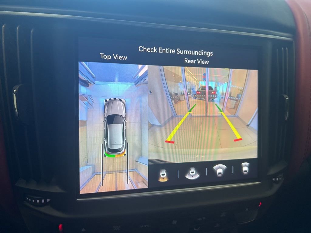 Used 2022 Maserati Levante Trofeo image 10