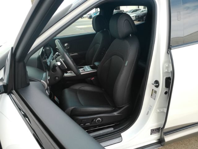 Used 2024 Genesis GV60 RWD image 6
