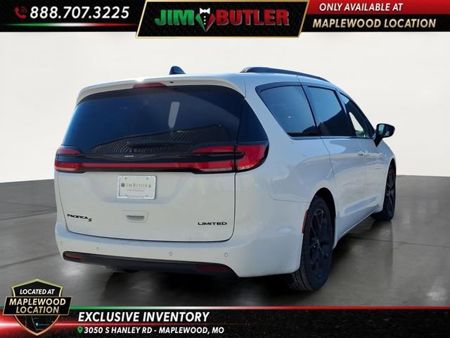 Used 2025 Chrysler Pacifica Limited FWD image 3