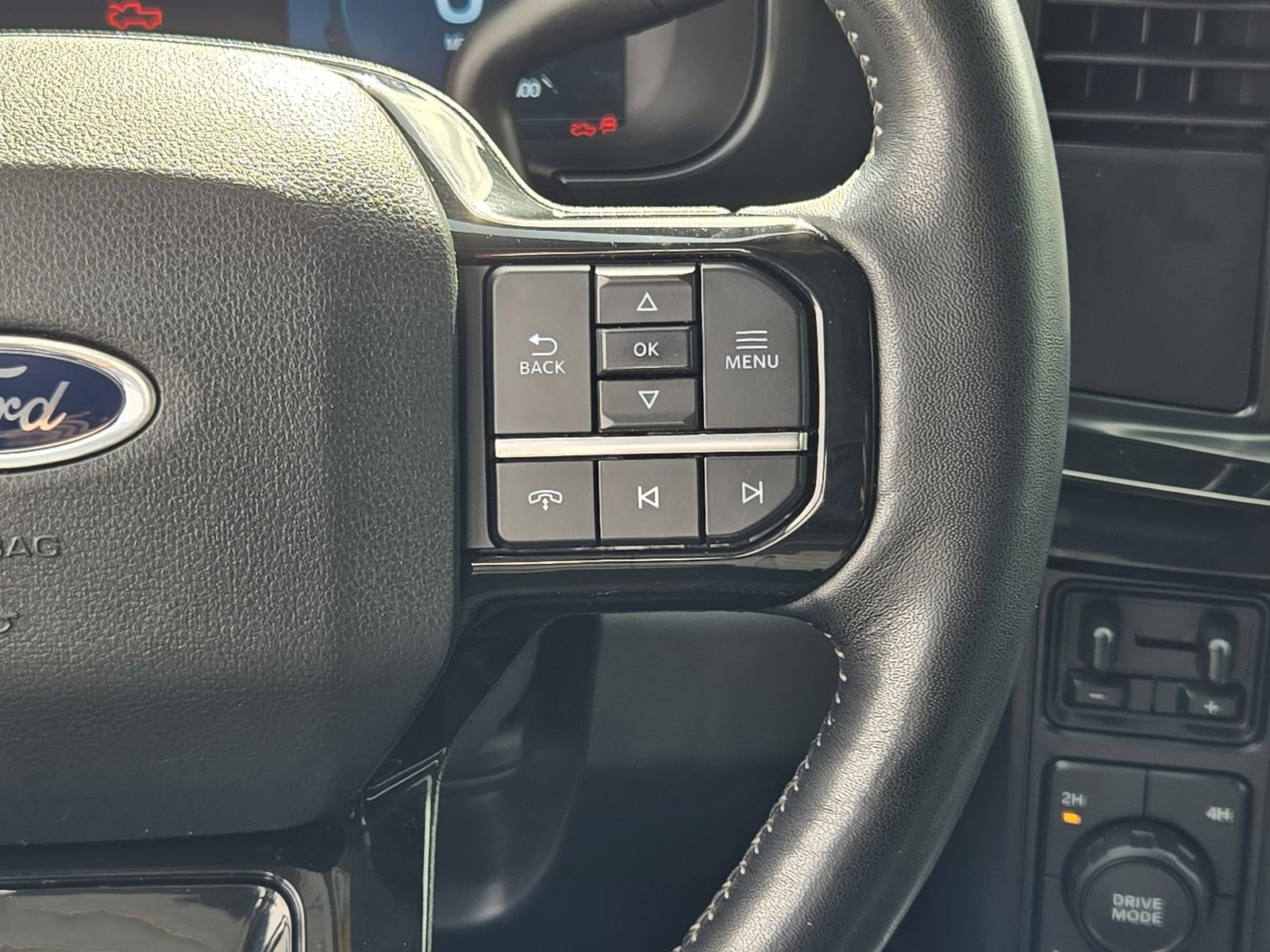 Used 2023 Ford F250 Lariat w/ Lariat Ultimate Package AWD/4WD image 28