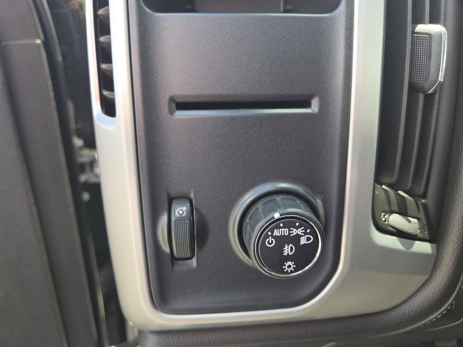 Used 2015 GMC Sierra 1500 SLE w/ SLE Value Package RWD image 5