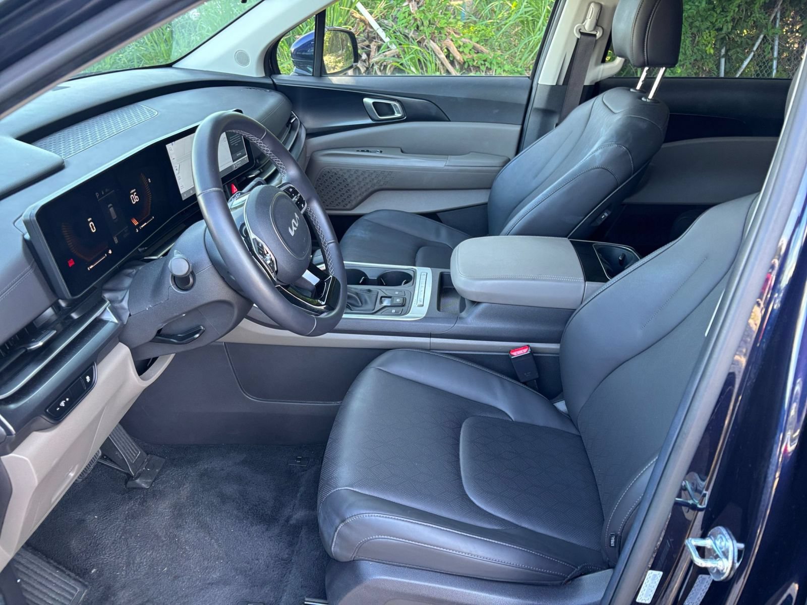 Used 2026 Kia Carnival FWD image 28