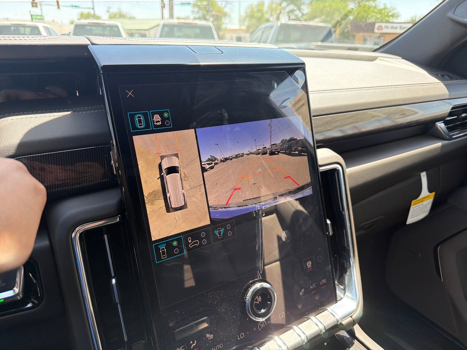 New 2026 GMC Yukon XL Elevation AWD/4WD image 21