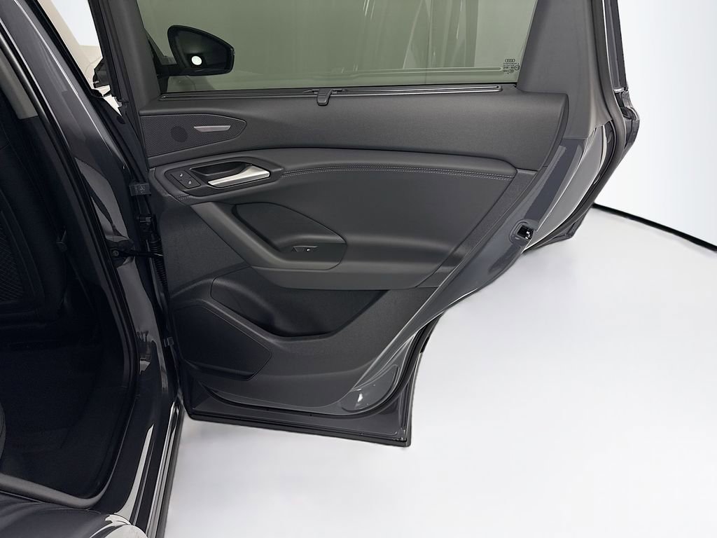 Used 2025 Audi Q6 e-tron Premium Plus image 30