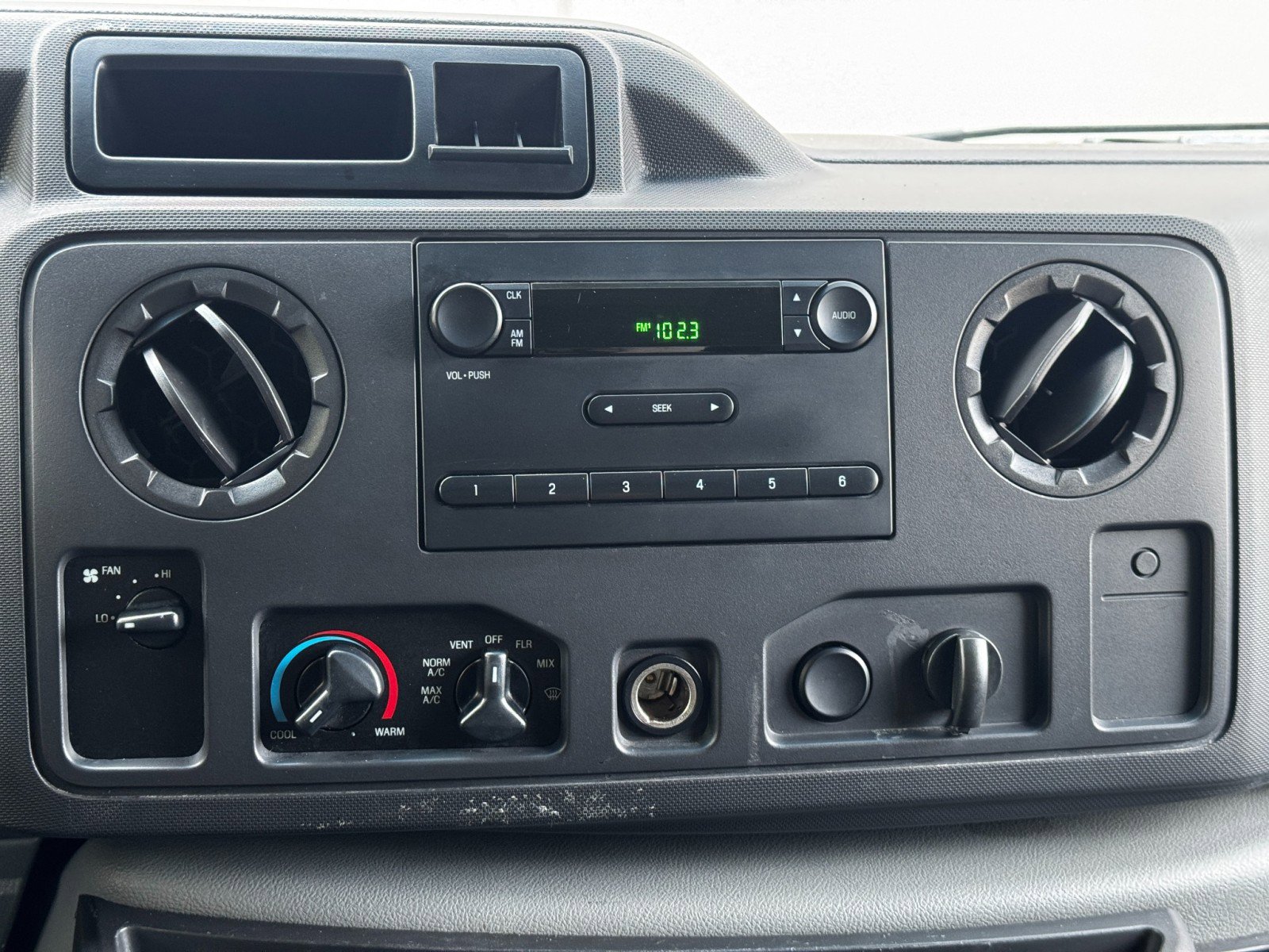 Used 2010 Ford E-350 and Econoline 350 Extended Super Duty image 16