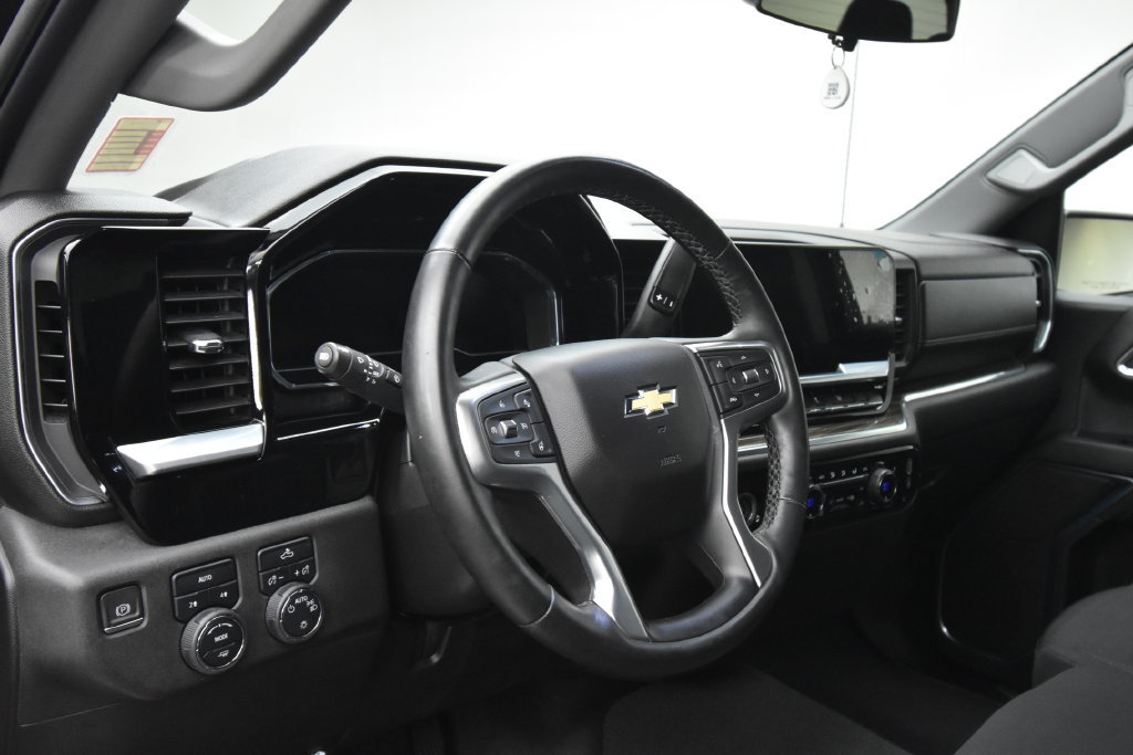 Used 2023 Chevrolet Silverado 1500 LT AWD/4WD image 12