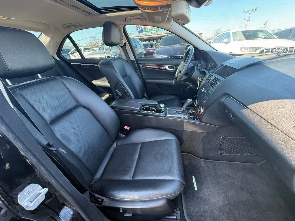 Used 2009 Mercedes-Benz C 300 Sedan image 23
