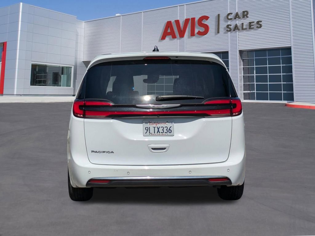 Used 2024 Chrysler Pacifica Touring-L image 7