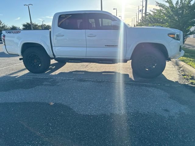 Certified 2022 Toyota Tacoma TRD Sport w/ TRD Premium Sport Package AWD/4WD image 27