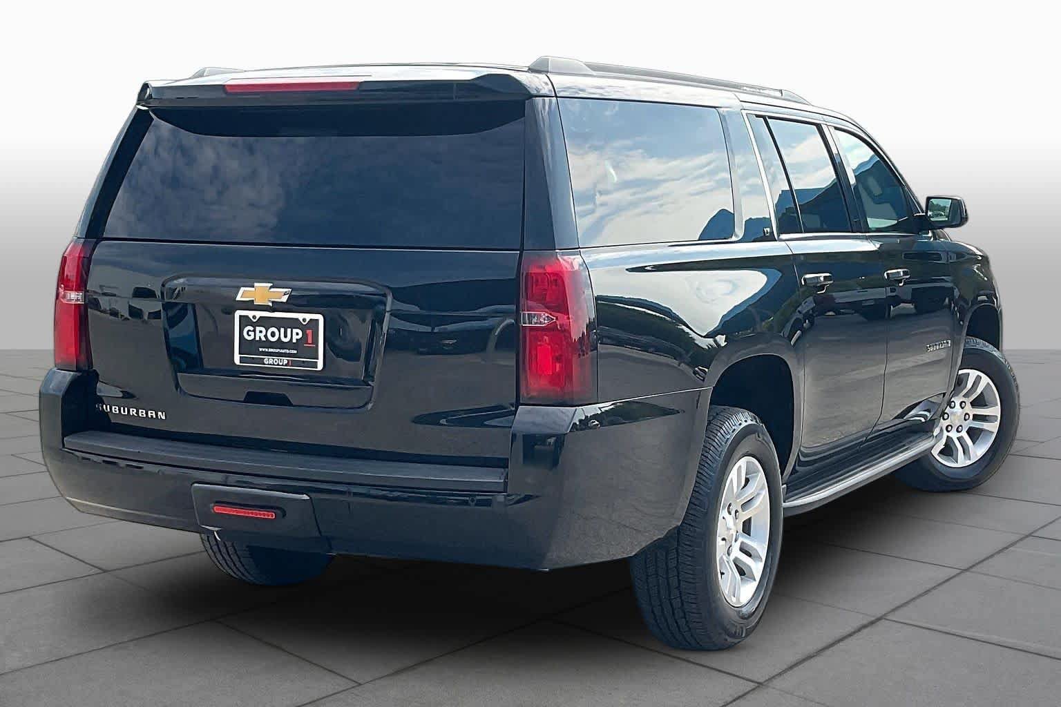 Used 2018 Chevrolet Suburban LT RWD image 13