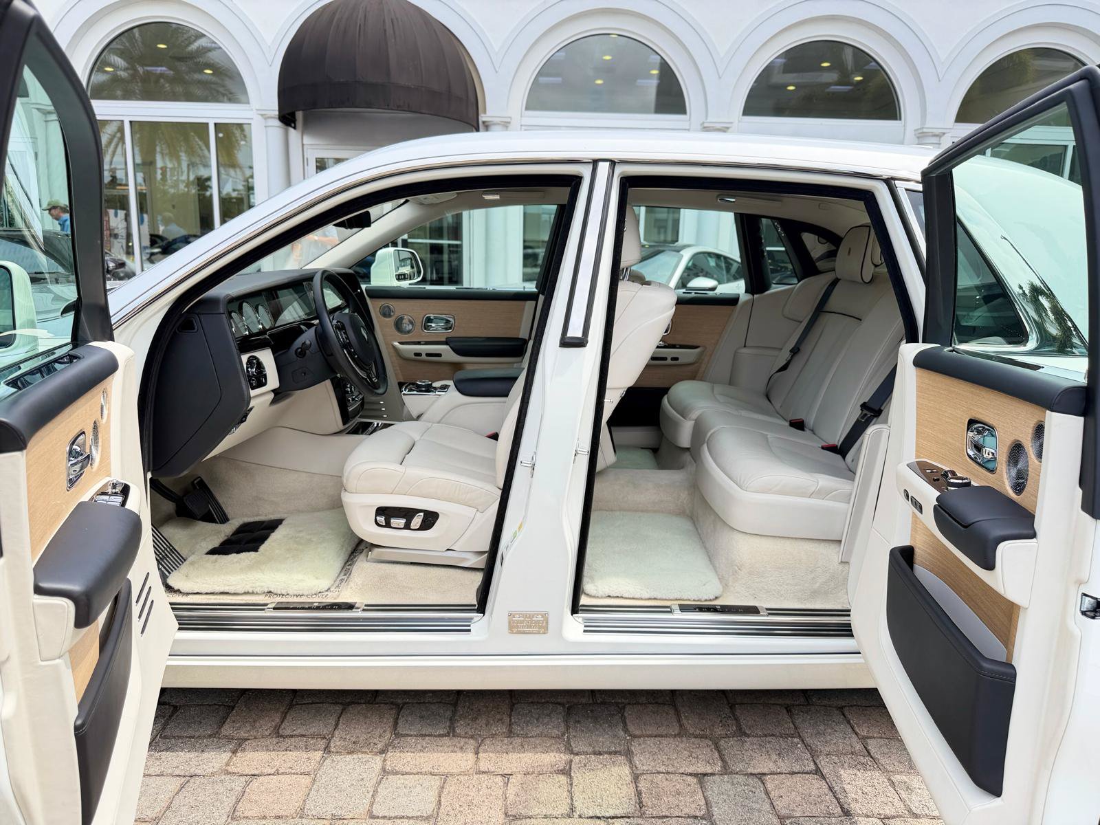Used 2019 Rolls-Royce Phantom Sedan RWD image 18
