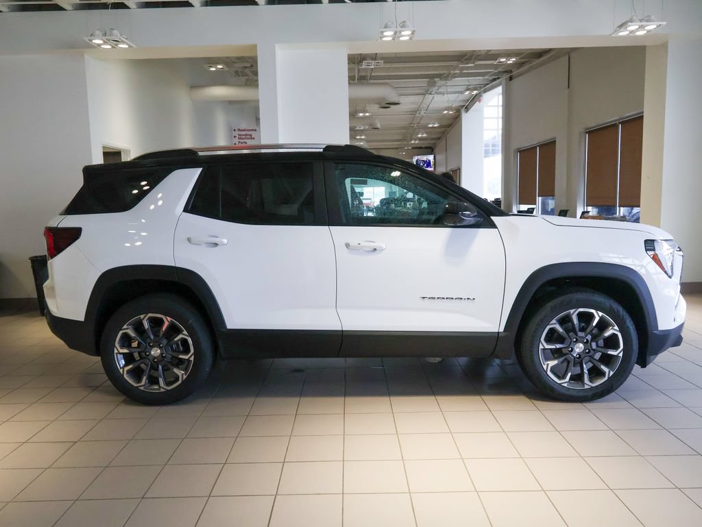 New 2027 GMC Terrain Elevation w/ Elevation Premium Package AWD/4WD image 2