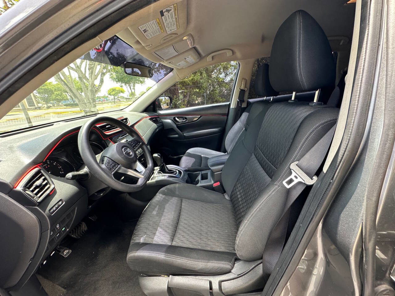 Used 2017 Nissan Rogue S image 7