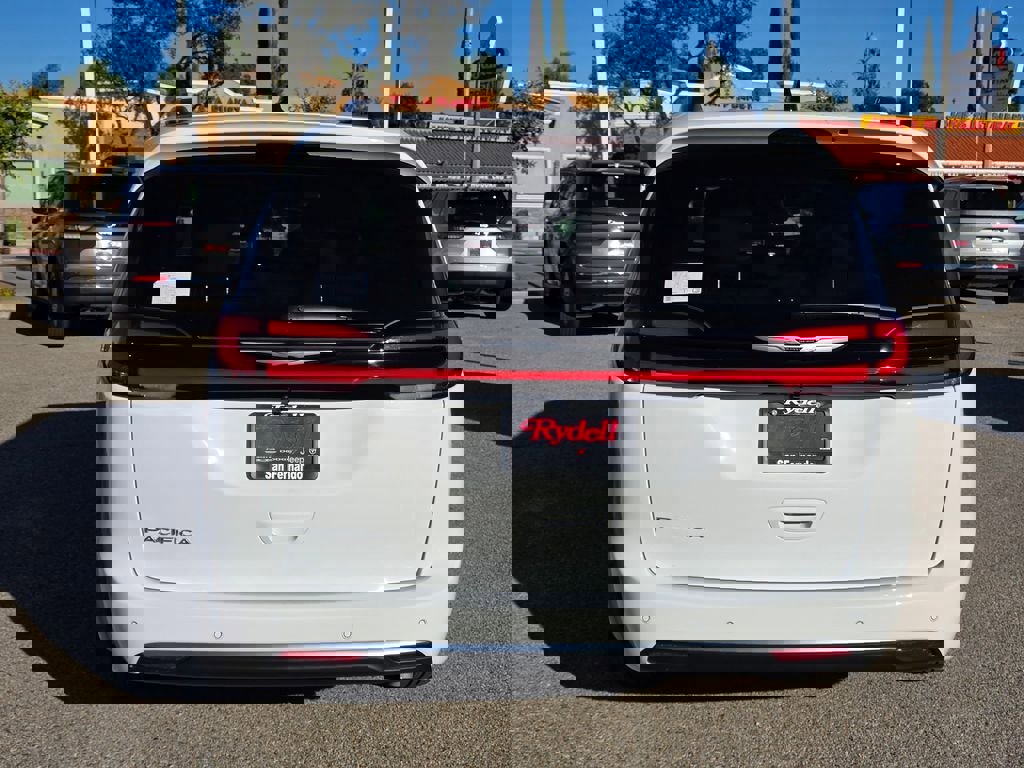 New 2026 Chrysler Pacifica Pinnacle image 5