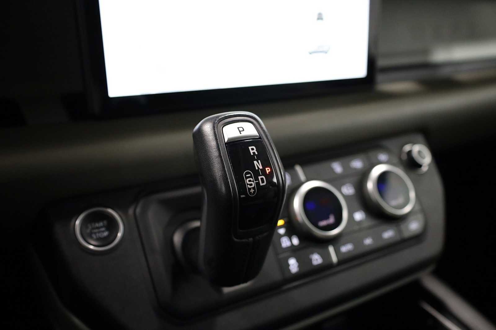 Used 2020 Land Rover Defender 110 SE image 27