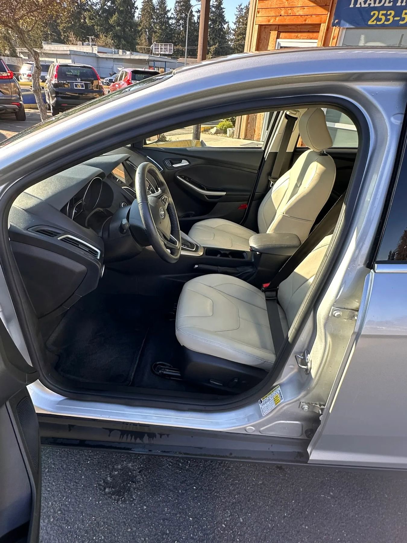 Used 2018 Ford Focus Titanium FWD image 12