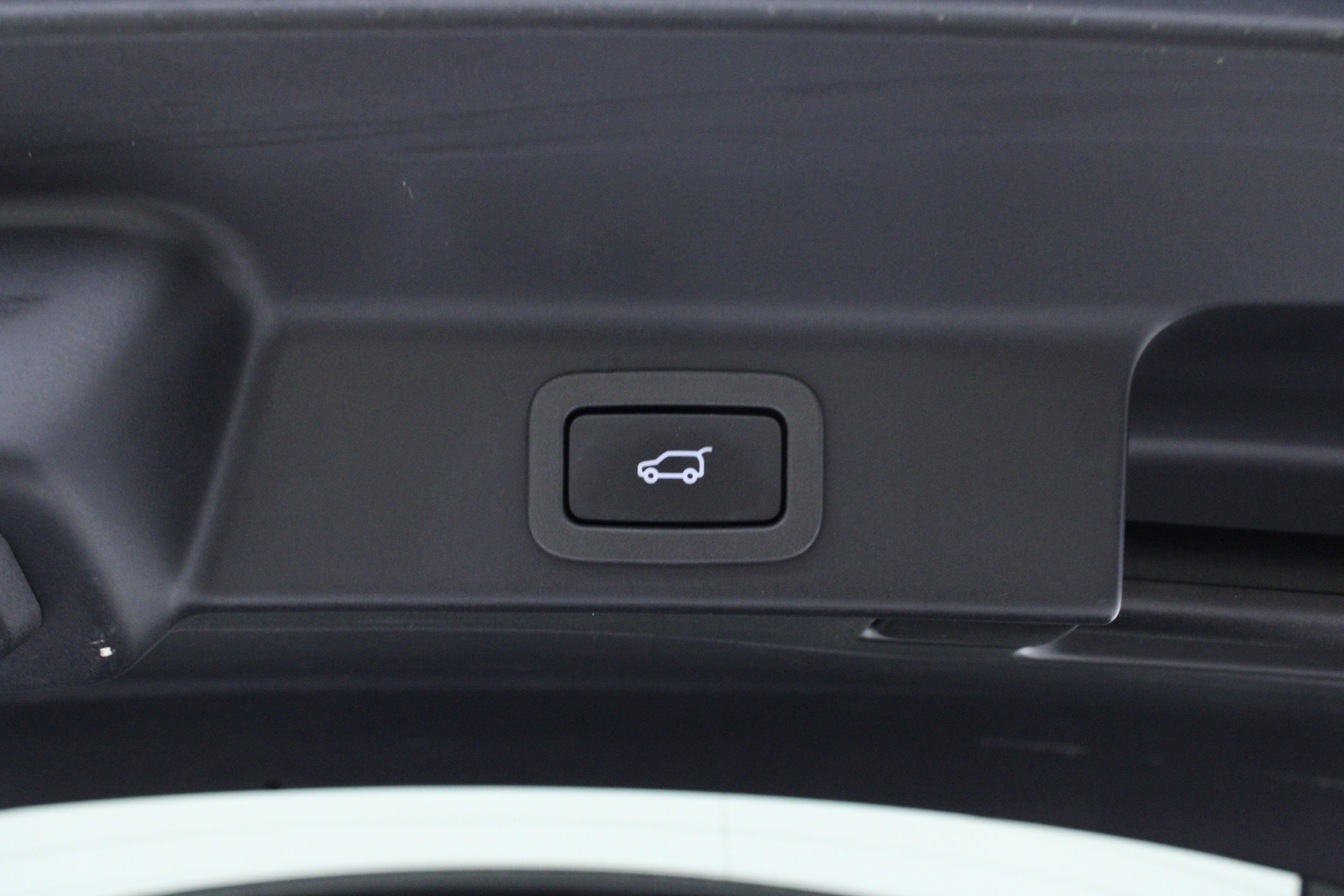 Used 2018 Jaguar F-PACE S image 12