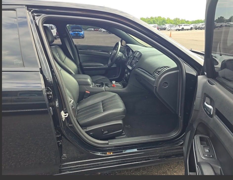 Used 2022 Chrysler 300 S RWD image 11