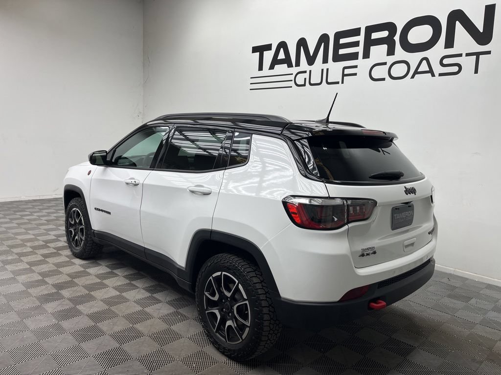 Used 2025 Jeep Compass Trailhawk AWD/4WD image 8
