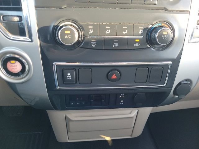 Used 2017 Nissan Titan SV image 17