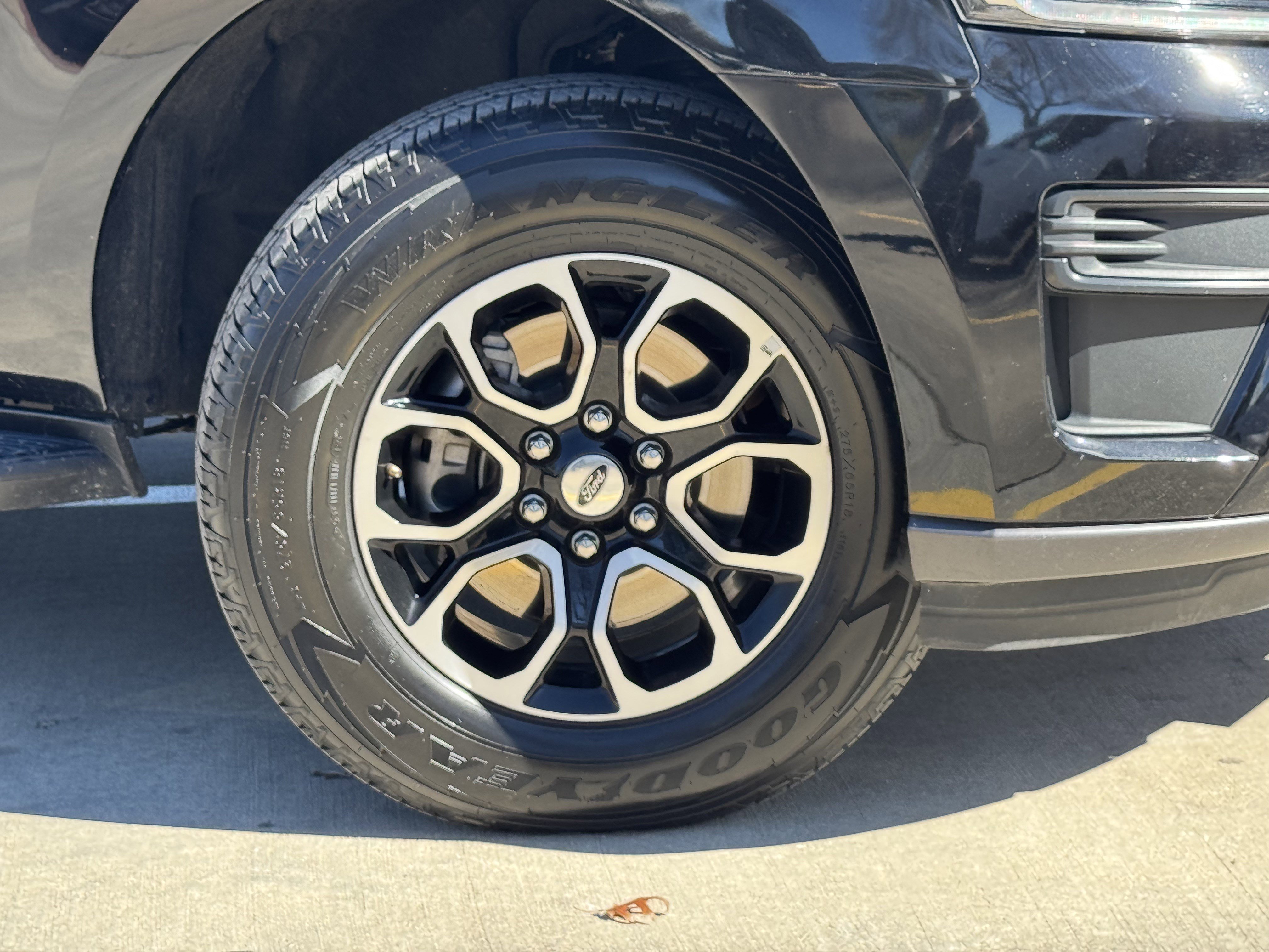 Certified 2024 Ford Expedition Max XLT image 3