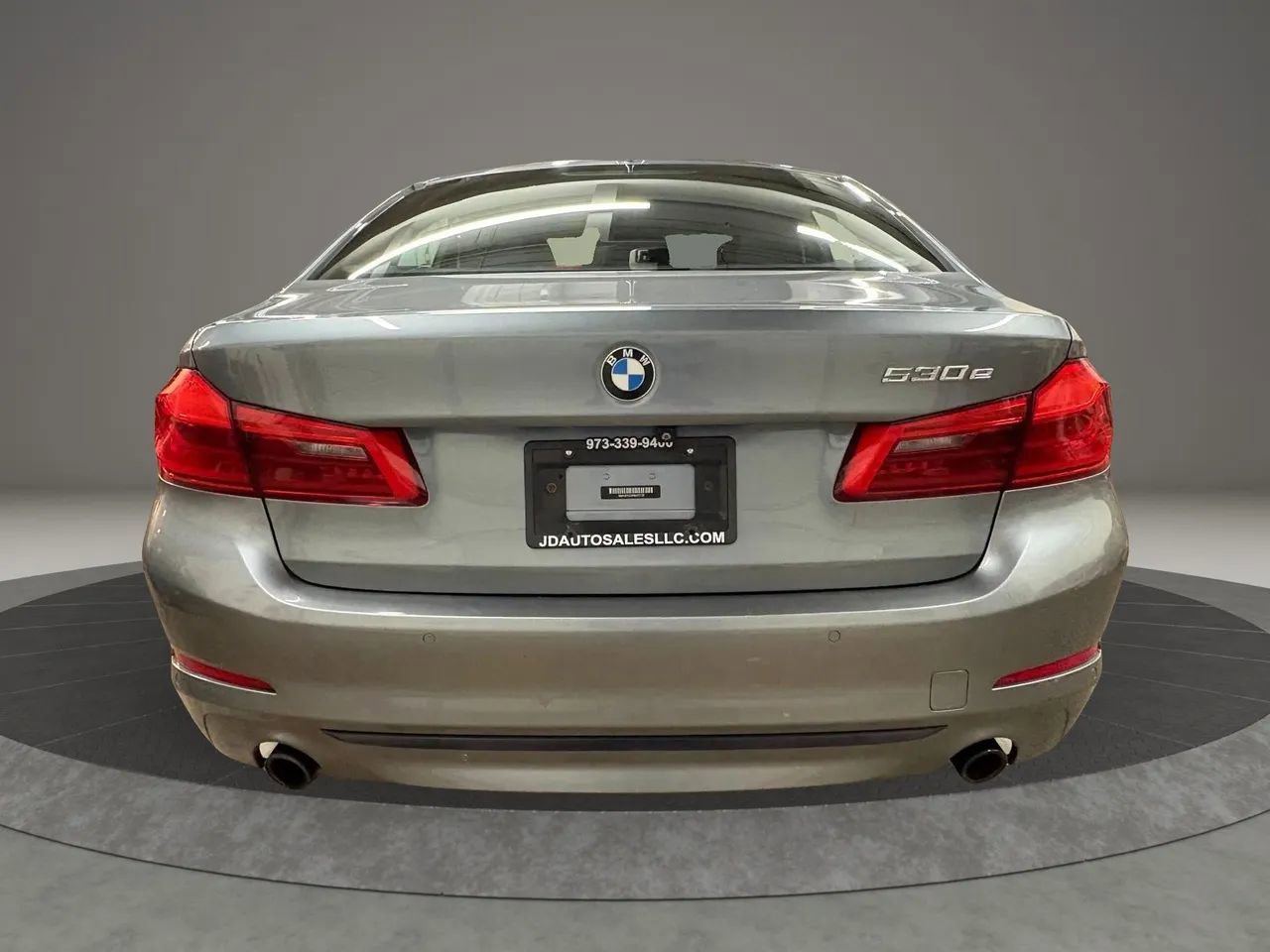 Used 2019 BMW 530e xDrive w/ Convenience Package image 4