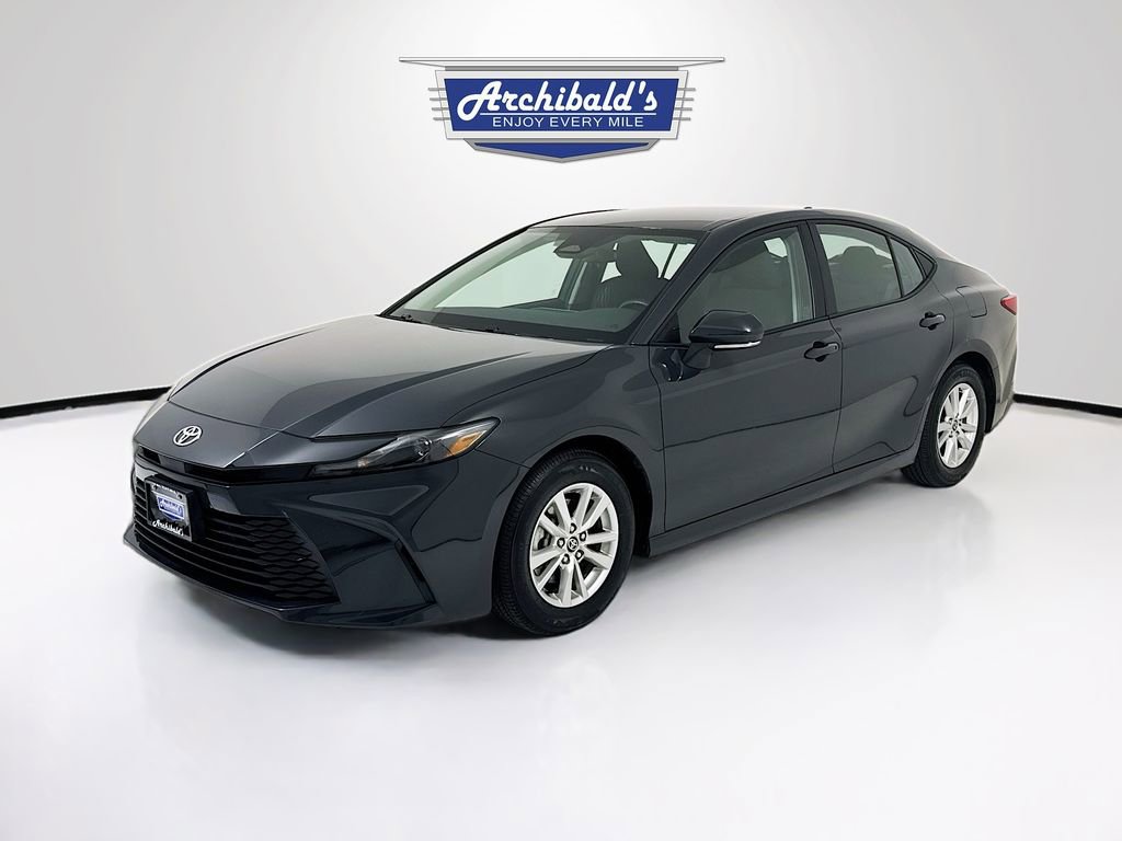 Used 2025 Toyota Camry LE image 3