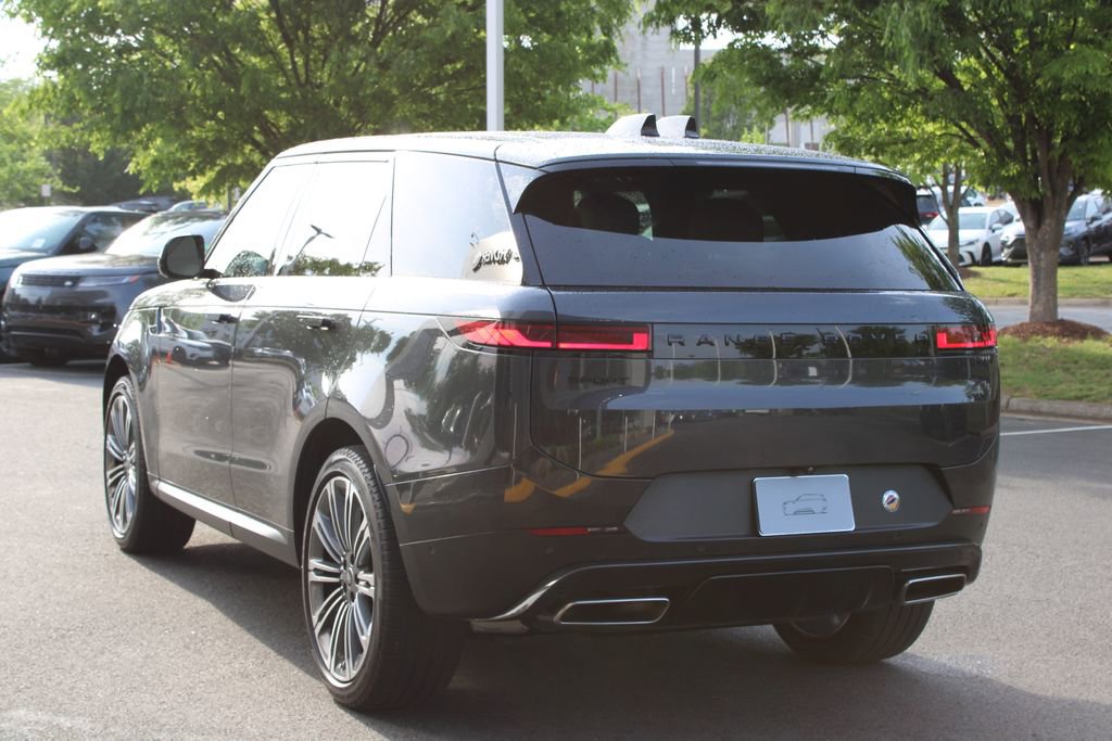 Used 2024 Land Rover Range Rover Sport SE AWD/4WD image 7