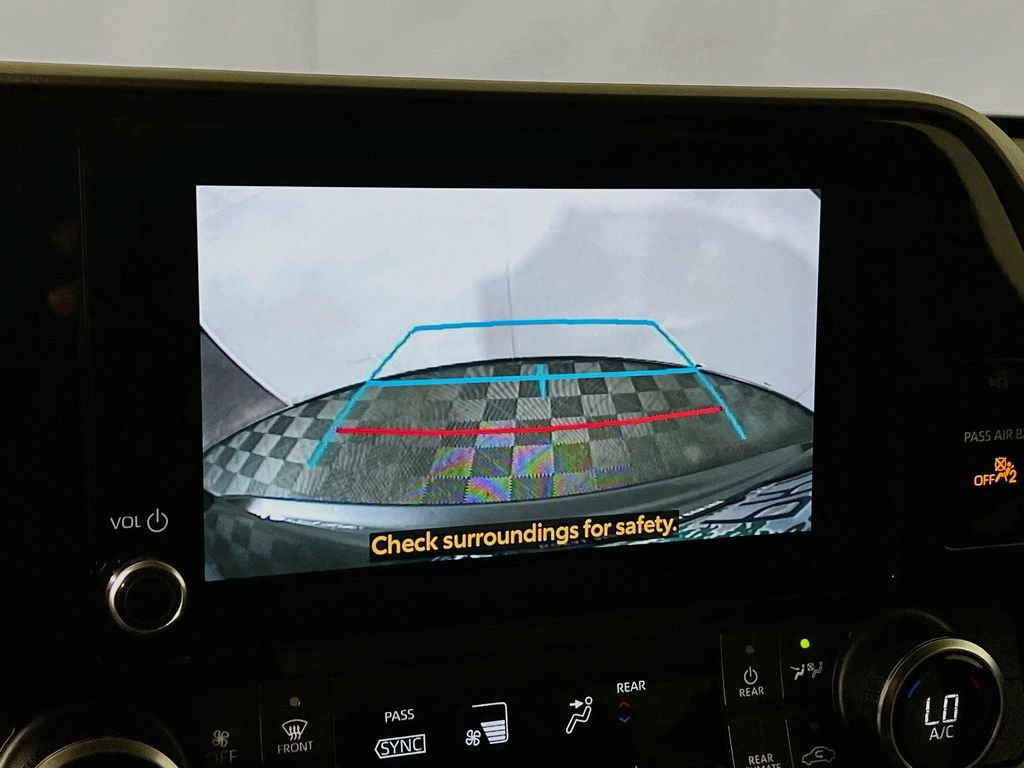 Used 2023 Toyota Highlander LE FWD image 12