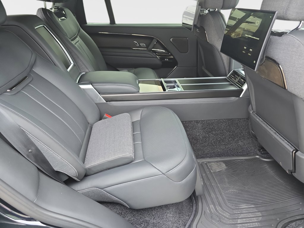 New 2025 Land Rover Range Rover SV AWD/4WD image 11