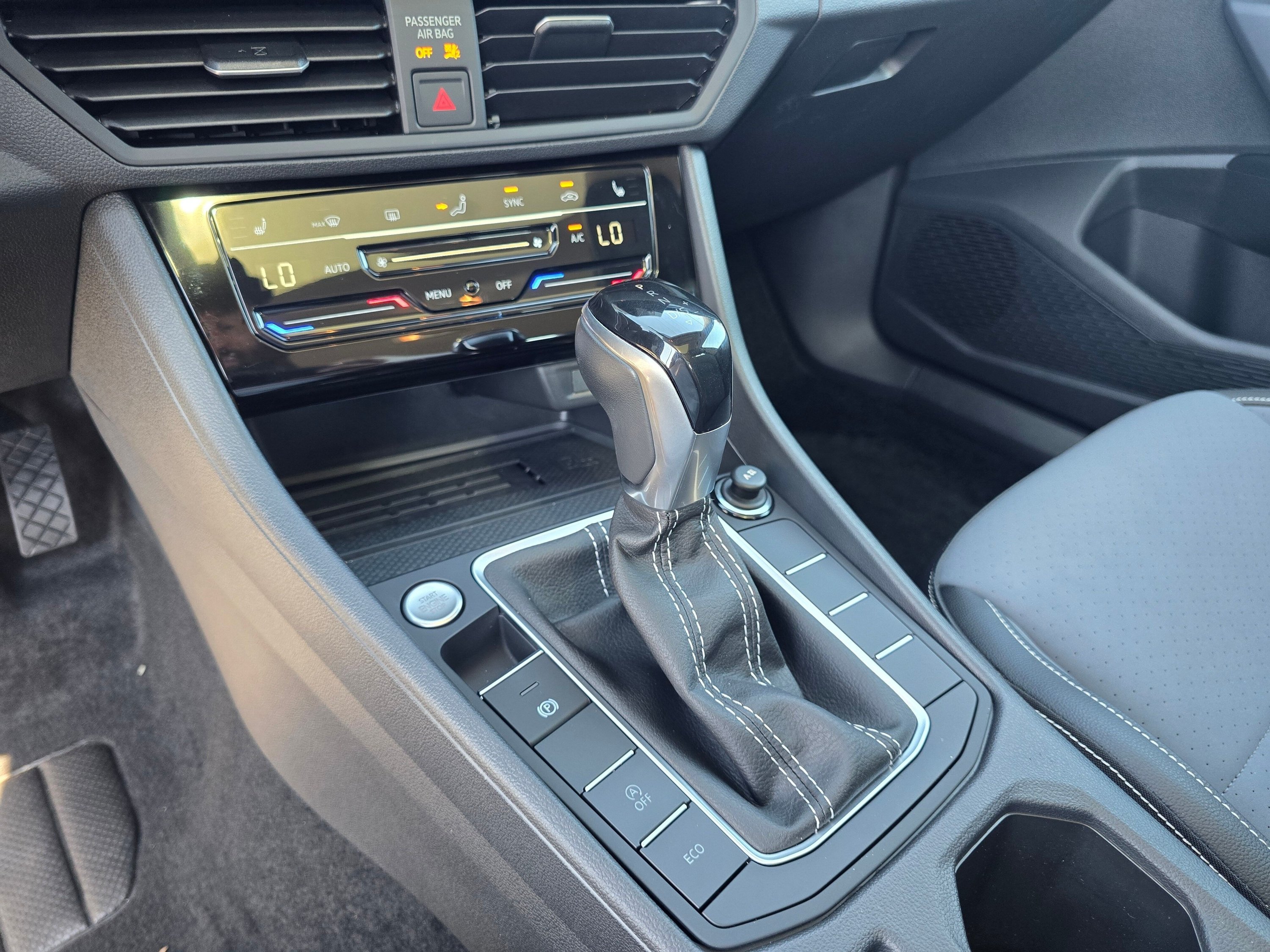 Used 2025 Volkswagen Jetta SE w/ Sunroof Package FWD image 15