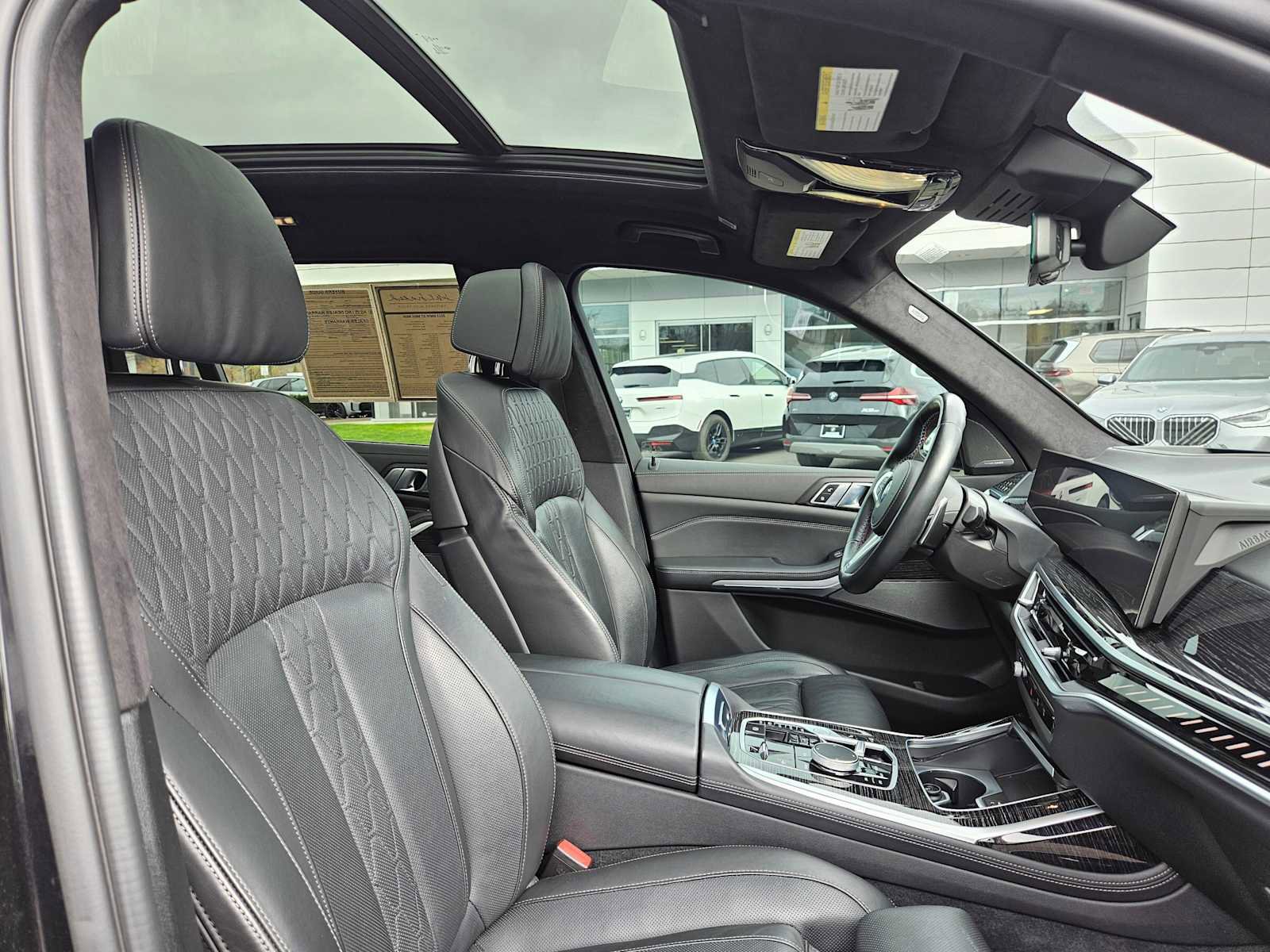 Used 2023 BMW X7 M60i w/ Climate Comfort Package image 22