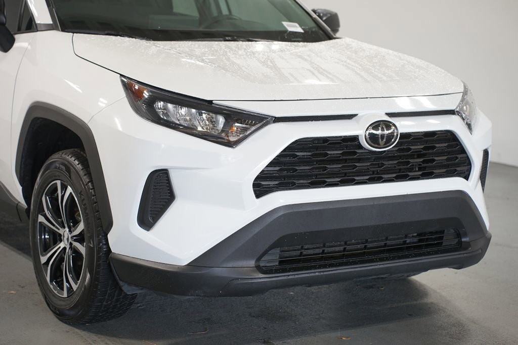 Used 2022 Toyota RAV4 LE image 4