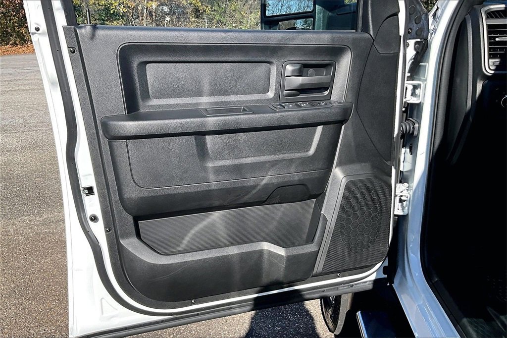 Used 2024 RAM 5500 Tradesman w/ Chrome Appearance Group image 17