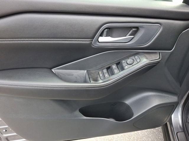 New 2026 Nissan Rogue SV FWD image 10