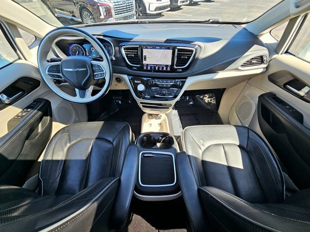 Used 2020 Chrysler Pacifica Limited w/ Tire & Wheel Group FWD image 31