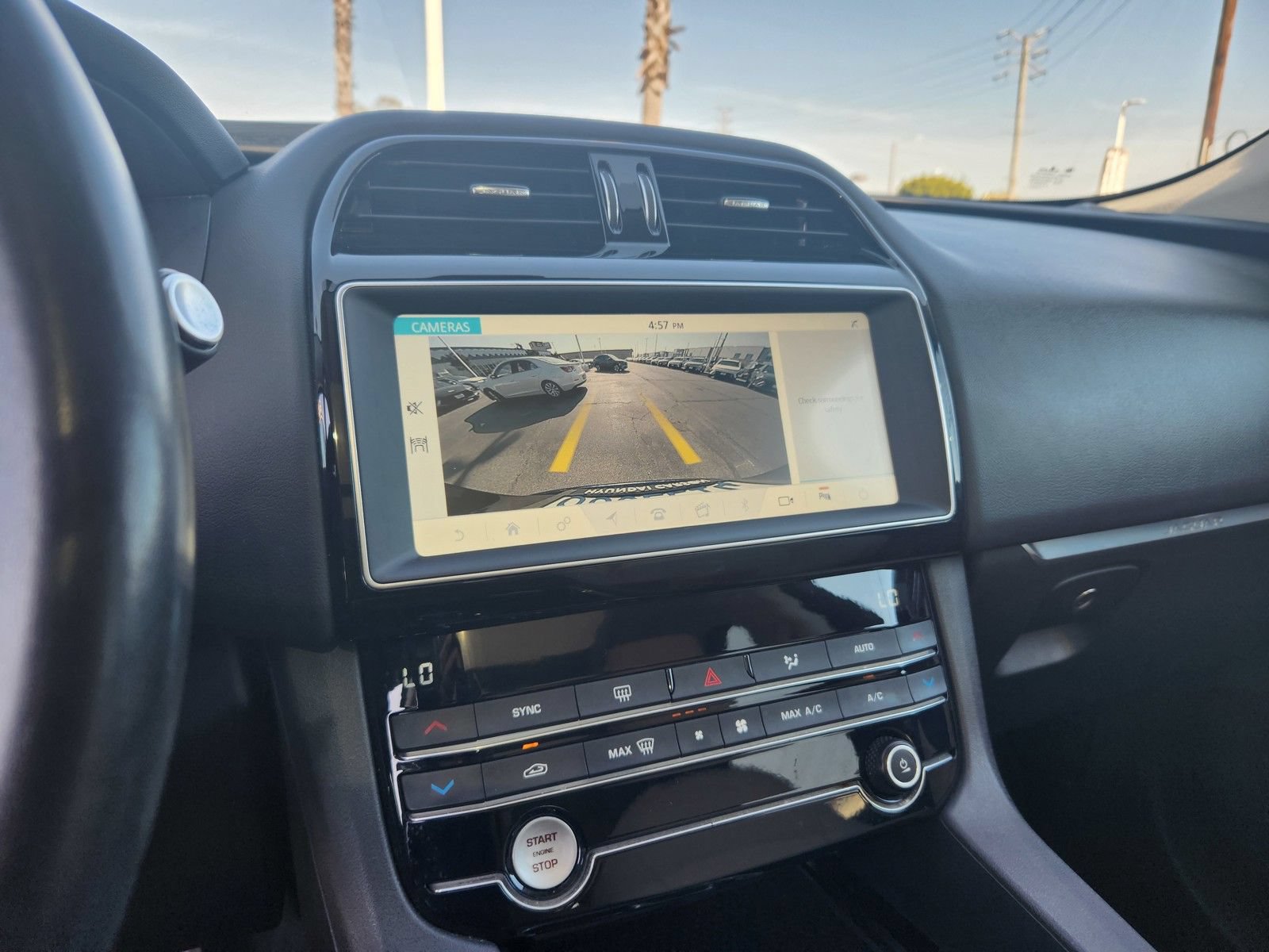 Used 2019 Jaguar F-PACE Premium AWD/4WD image 23