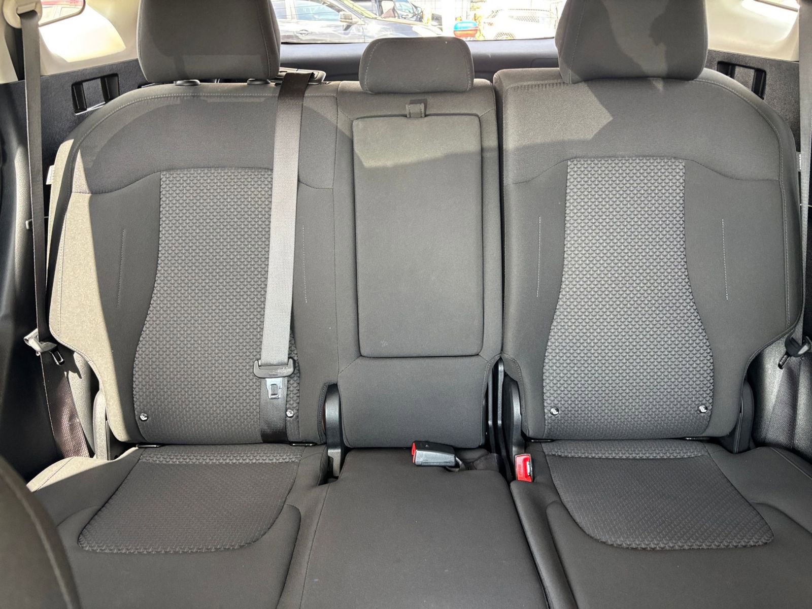 Used 2025 Kia Sportage LX image 37