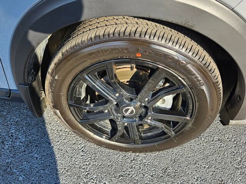 Used 2024 Nissan Kicks SR image 17