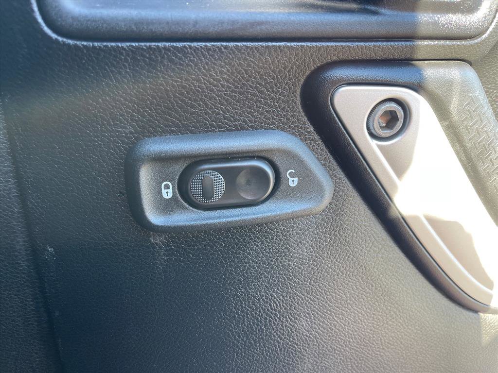 Used 2016 Jeep Wrangler Unlimited Sahara image 20