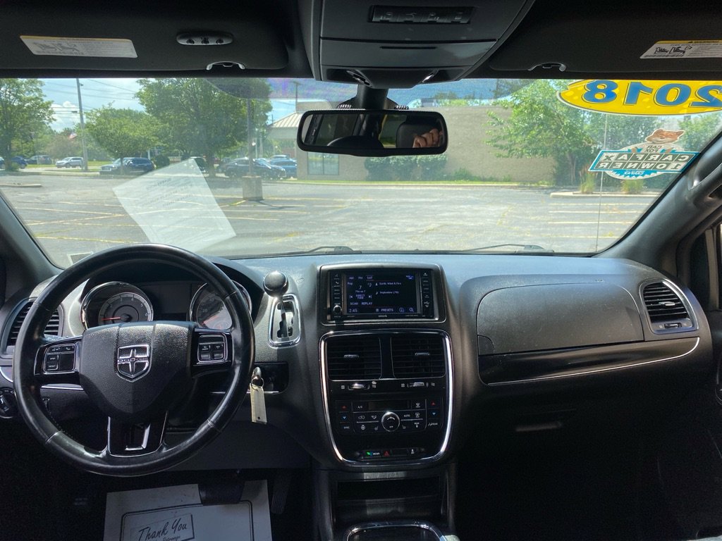 Used 2018 Dodge Grand Caravan SXT w/ Driver Convenience Group image 16