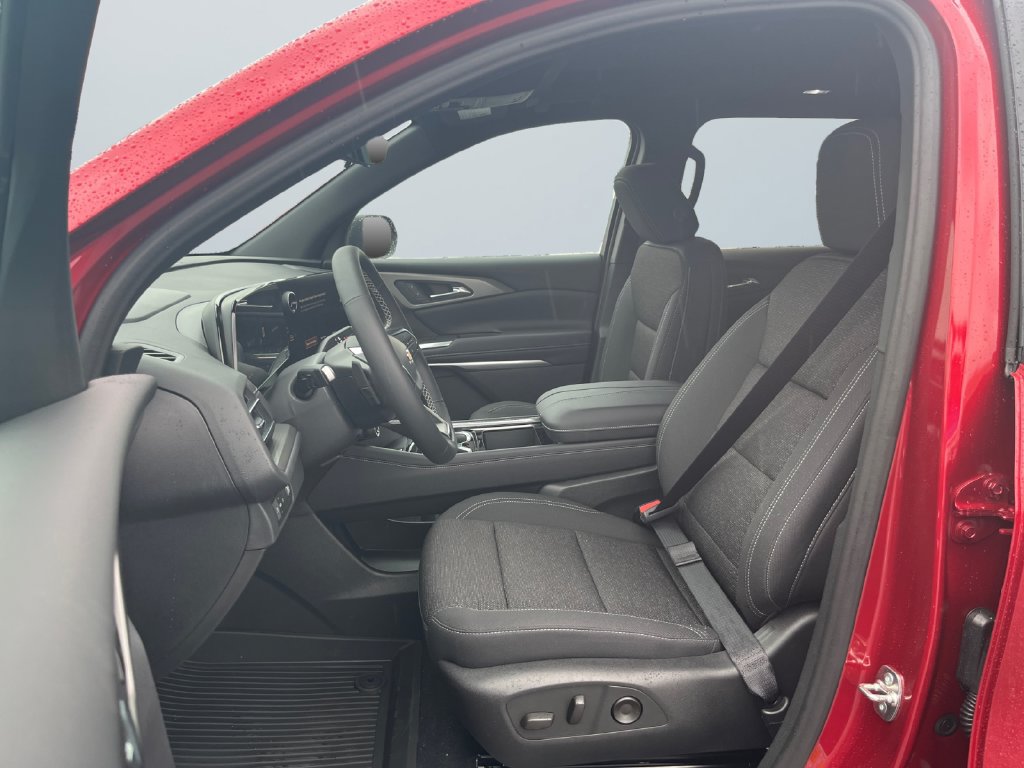New 2027 Chevrolet Traverse LT w/ Sun and Wheel Package FWD image 9