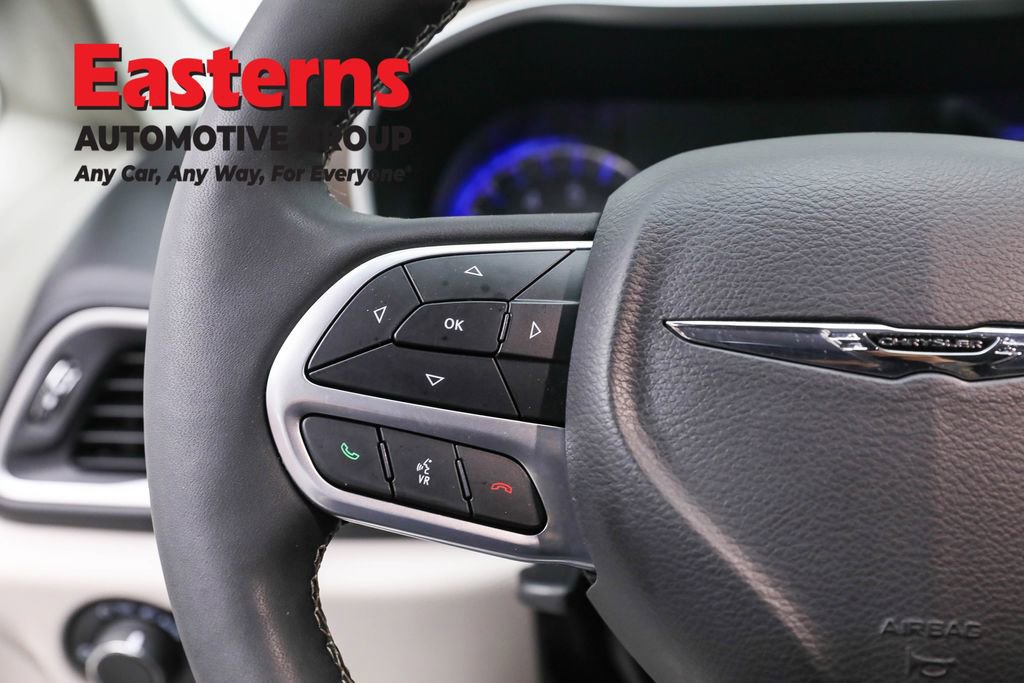 Used 2022 Chrysler Voyager LX image 15