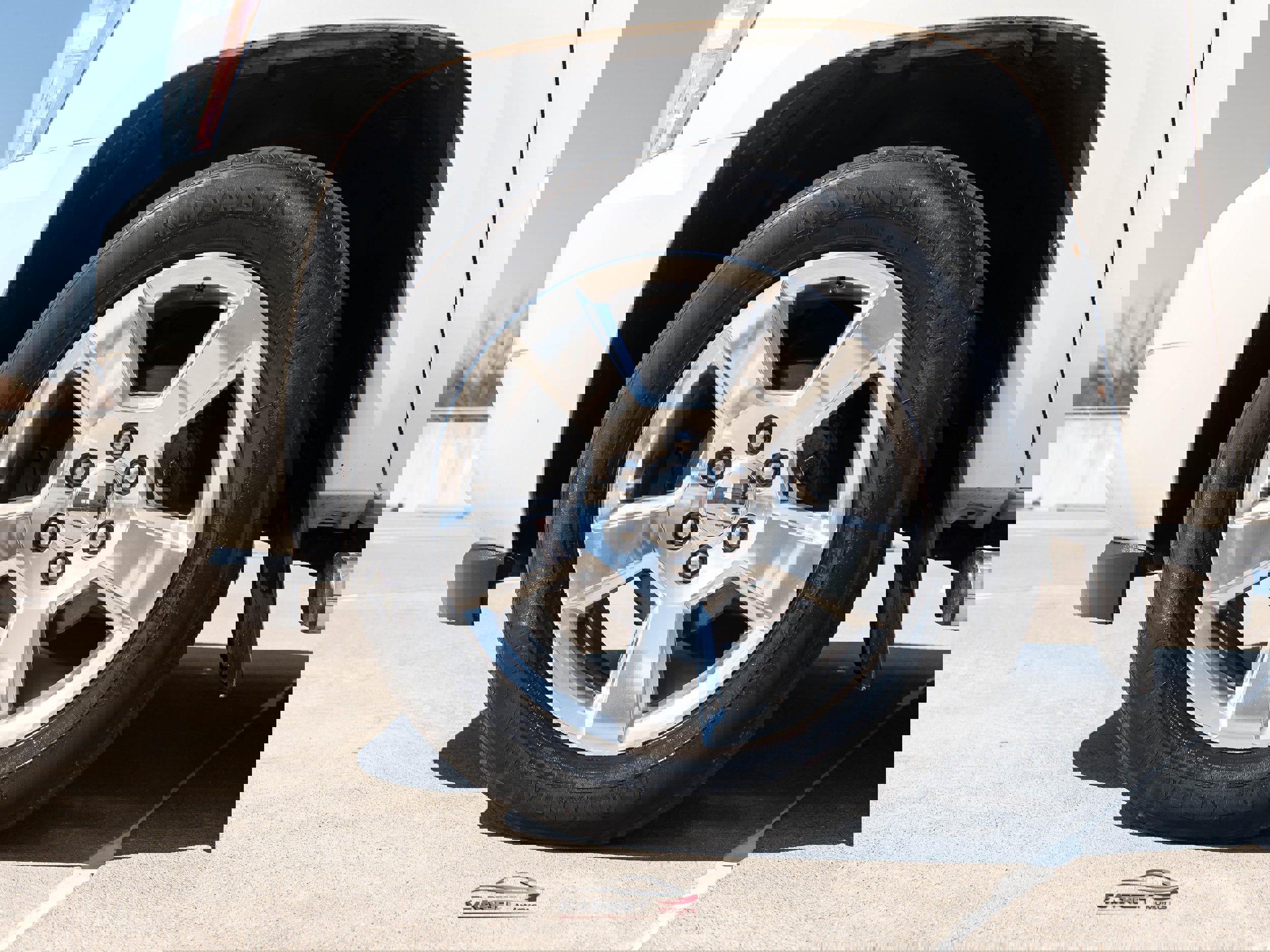 Used 2013 Chevrolet Avalanche LTZ image 9