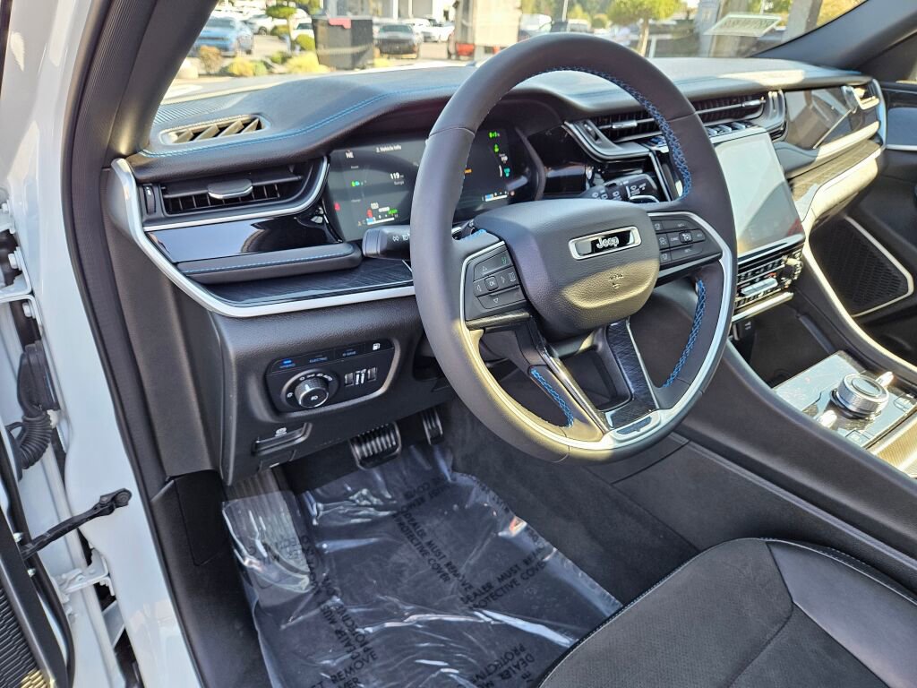 Used 2024 Jeep Grand Cherokee Trailhawk image 21